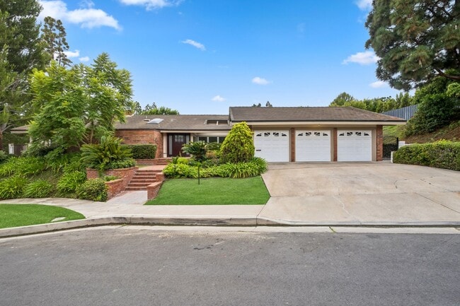 Building Photo - Luxury Single-Level Home in Prestigious Big Canyon