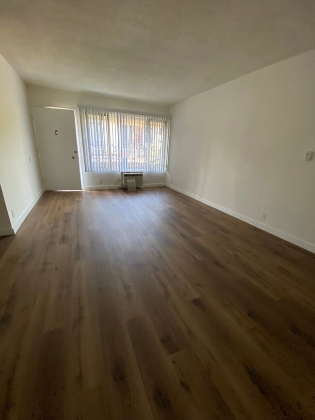 Photo - 629 Hayworth Ave Unidad 7