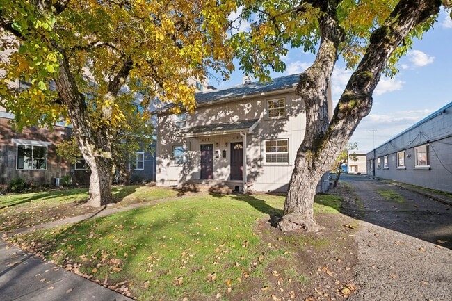 Photo - 455 SE Washington St