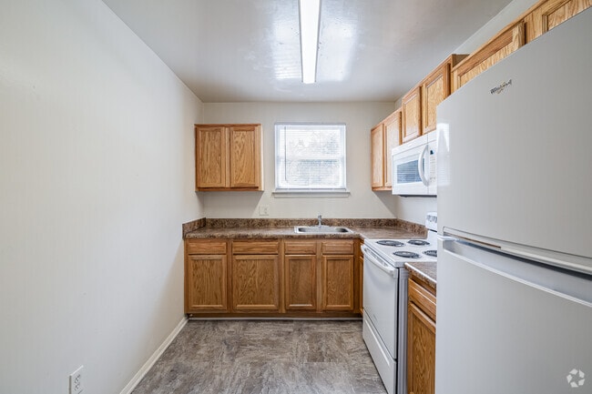 2BR, 1BA - 980SF - Kitchen