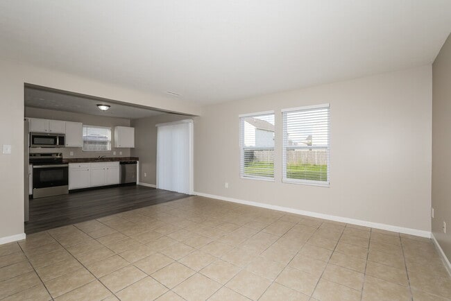 Photo - 3125 Danube Way