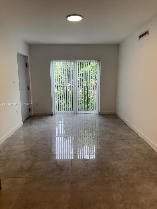 Photo - 14752 NE 6th Ave Unidad 307