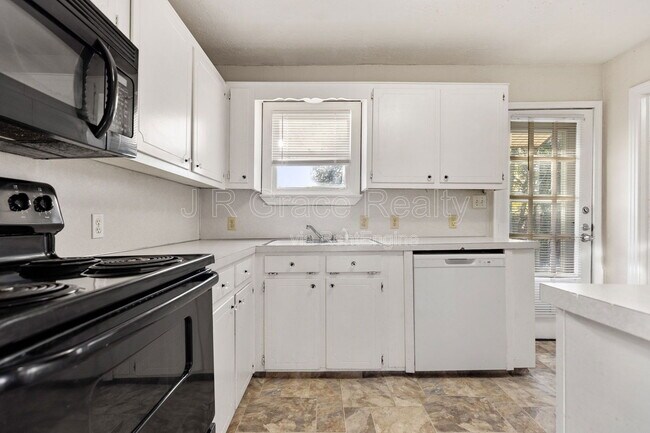 Photo - 2004 N 39th St