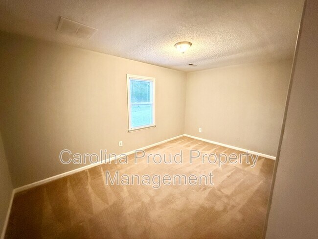 Photo - 477 Huntingridge Rd