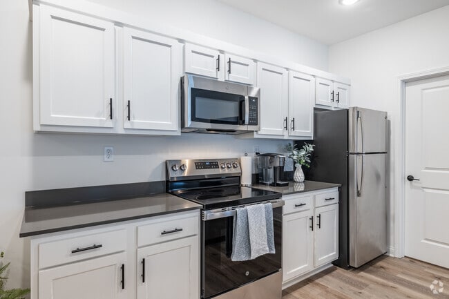 2BR, 2BA - 1,016SF - Kitchen