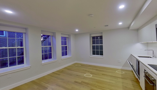 Building Photo - 17 Fleet St Unit 2 Rental