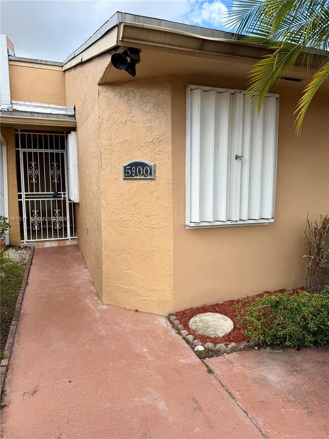 Photo - 5900 W 21st Ct