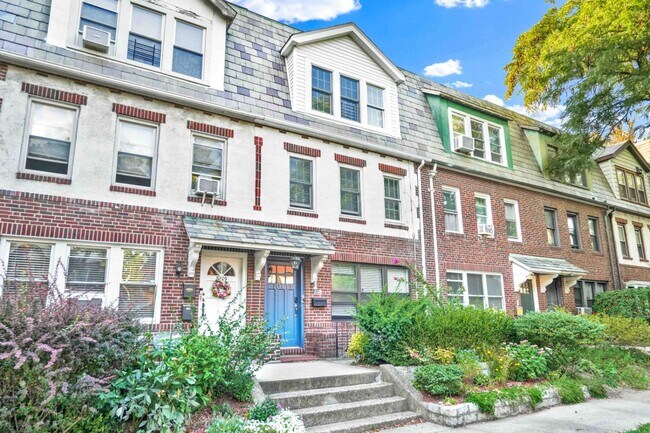 Photo - 101-11 Ascan Ave