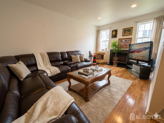 Photo - 406 Birch Ct