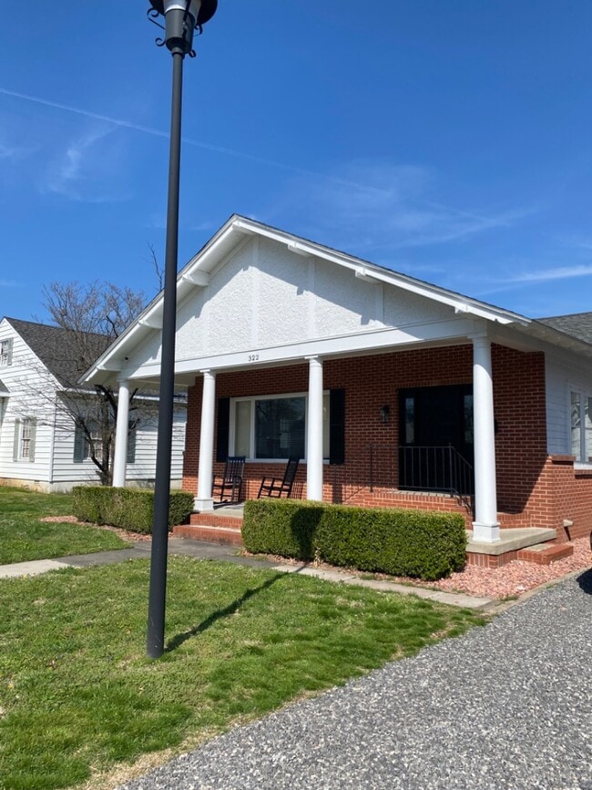 Photo - 322 N New Madrid St