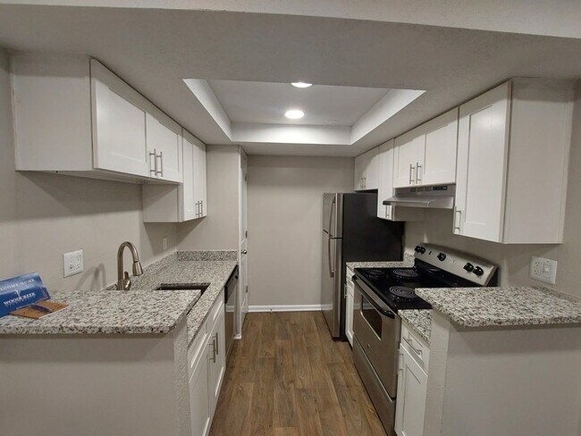 1 Bed / 1 Bath 650 sq ft Renovated Apartment - 1 Bed / 1 Bath 650 sq ft Renovated Apartment