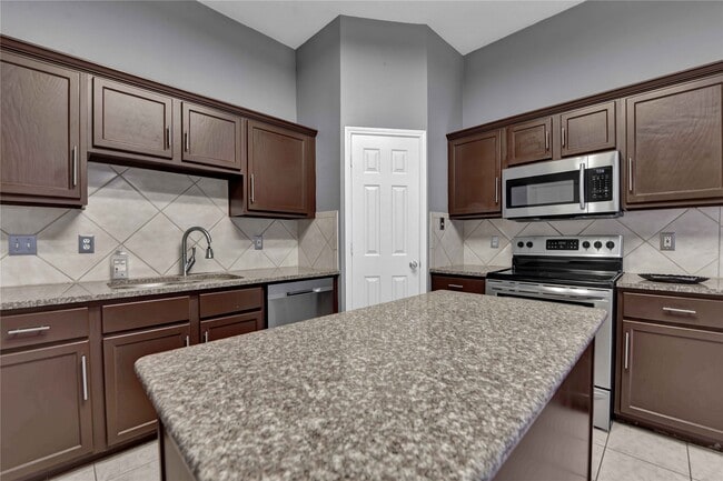 Photo - 27186 Kings Manor Dr S