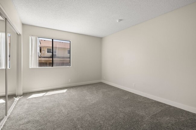 Chatsworth Plaza Apartments