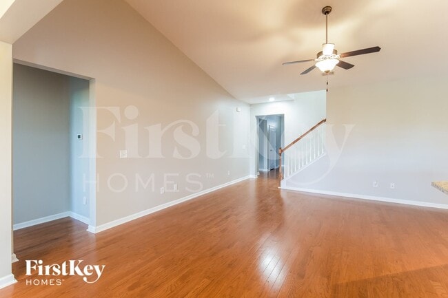 Photo - 647 Redbud Ln