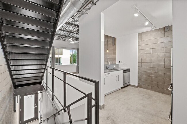 4801 S Congress Ave Unit H2