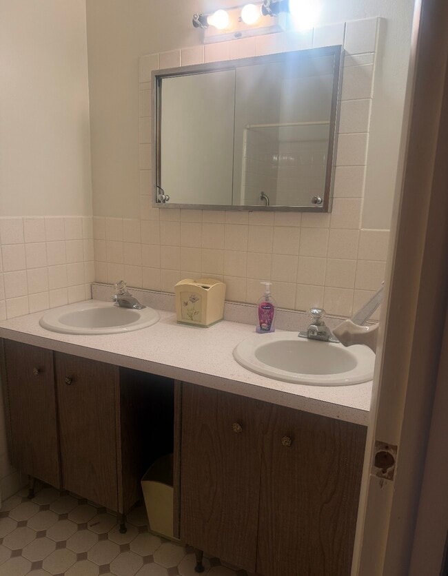 Photo - 608 W Lancaster Ave Unit Apt A