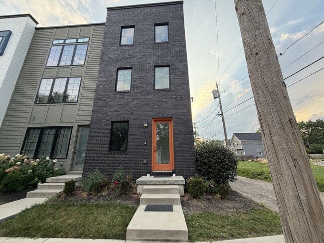 Building Photo - 351 Loeffler Ave