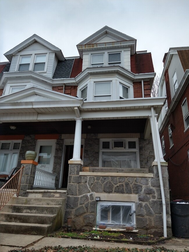 Building Photo - 238 S Madison St Unit 2