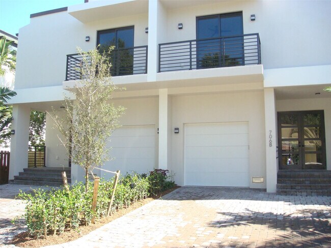 Building Photo - 3021 SW 1st Terrace