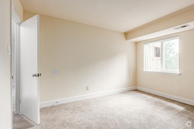 1BR, 1BA - 745SF