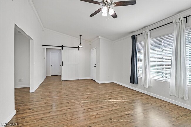 Photo - 592 Macbrey Dr