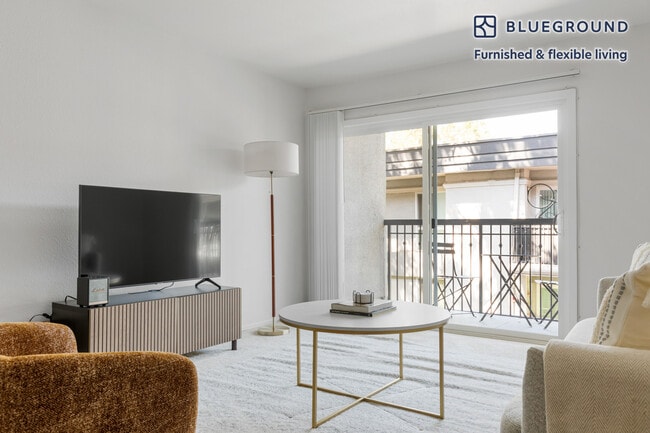 Photo - 3620 Barham Blvd Unidad FL2-ID720