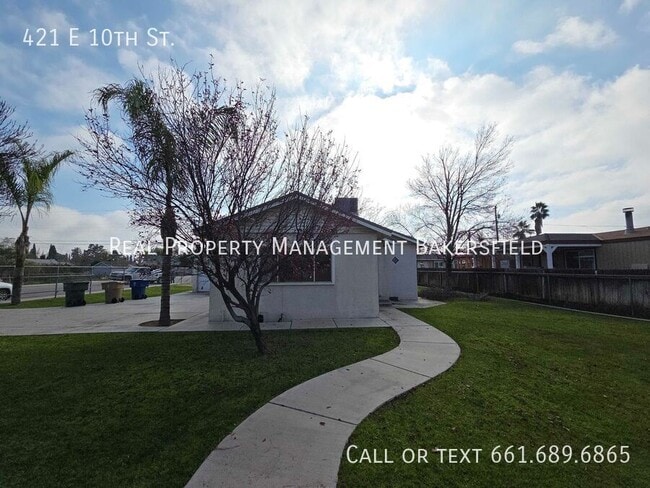 Building Photo - 421 E 10th St