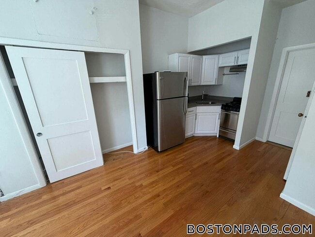 Photo - 179 St Botolph St Unit 4