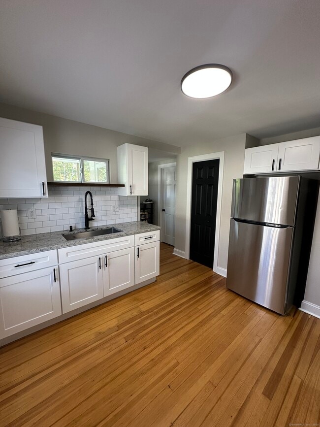 Building Photo - 32 Wall St Unit 2