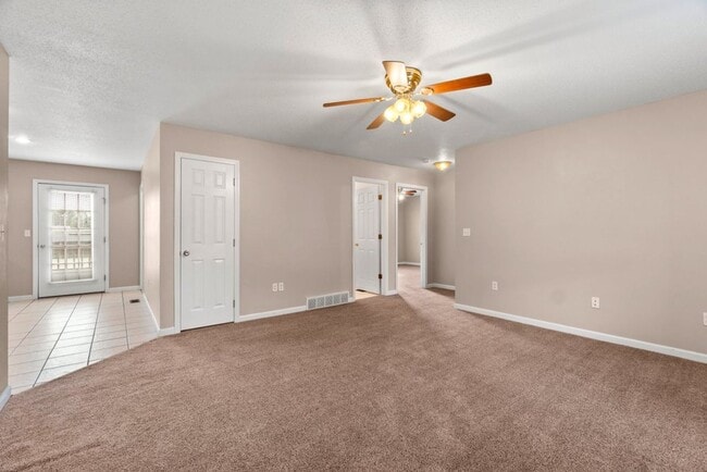 Photo - Comanche 178/180 Unit 180