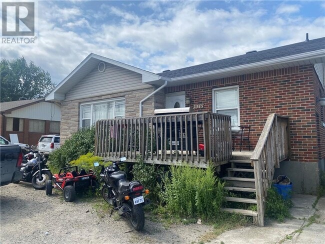 Photo - 3045 Falconbridge Hwy