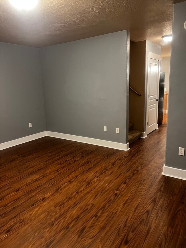 Photo - 2207 S 10th St W