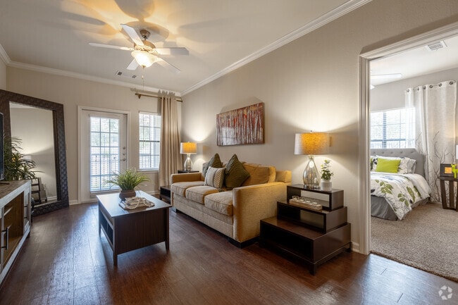 2BR, 2BA - 1,098SF