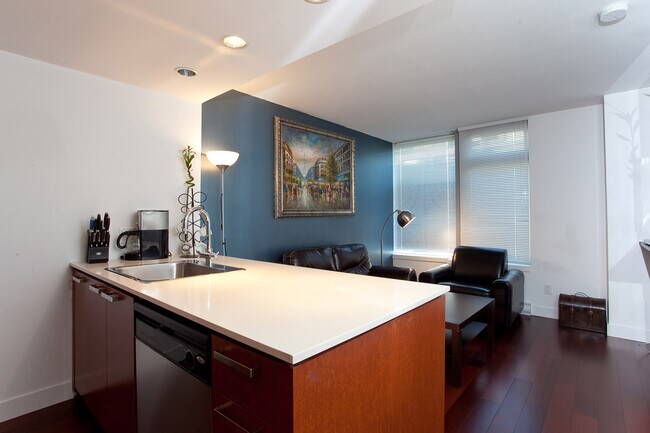 Photo - 1255 Seymour St