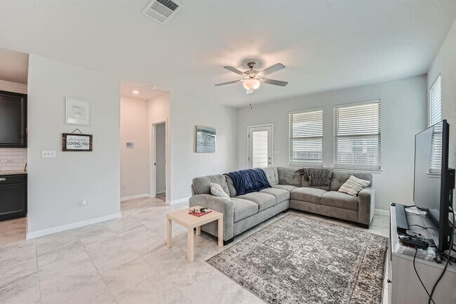 Photo - 104 Red Cedar Ct