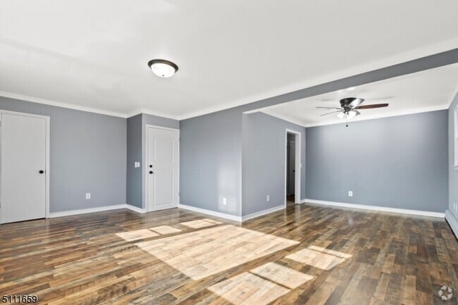 Building Photo - 557 E Elm St Unit 2 Rental