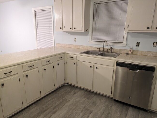 Photo - 203 Water Oak Dr