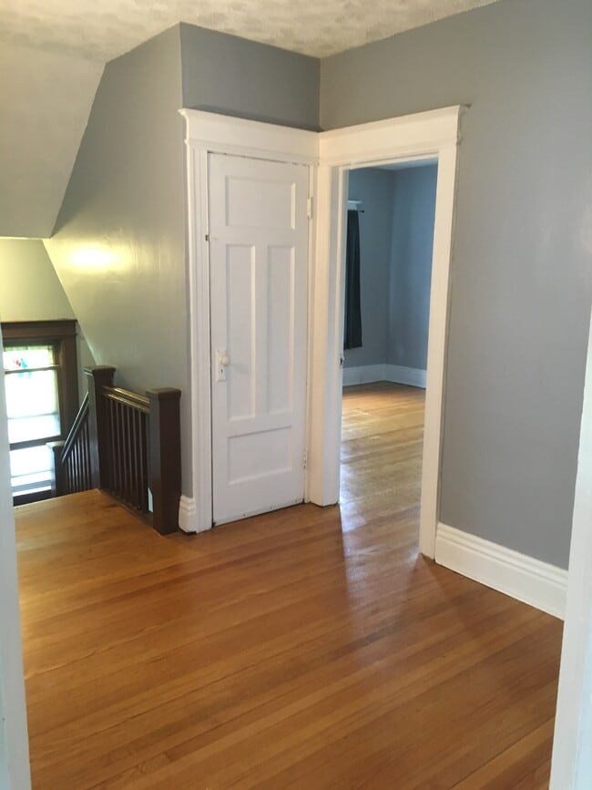 hallway - 1115 Monroe Ave Unit 2