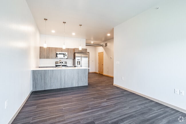 1BR, 1BA - 710SF