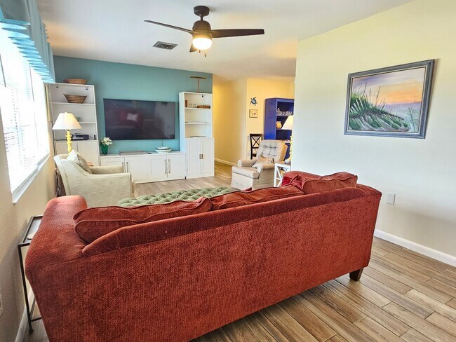 Photo - Seasonal Short-Term Pet Friendly 3 Bedroom 2 Bathroom Home in Venice East!