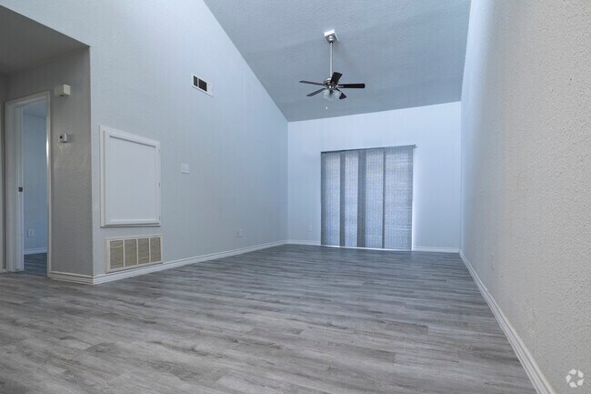 1BR/1BA 521 SF - Living Room (Unit 1) - ROOKWOOD GOLF APARTMENTS