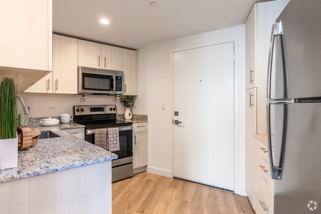 1BR, 1BA - 525SF - Kitchen