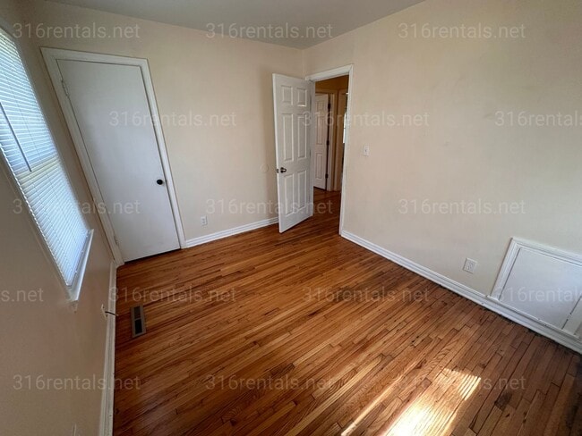 Photo - $725 - 2 bed 1 bath - Duplex *COMING SOON* Unit 916 N Dellrose