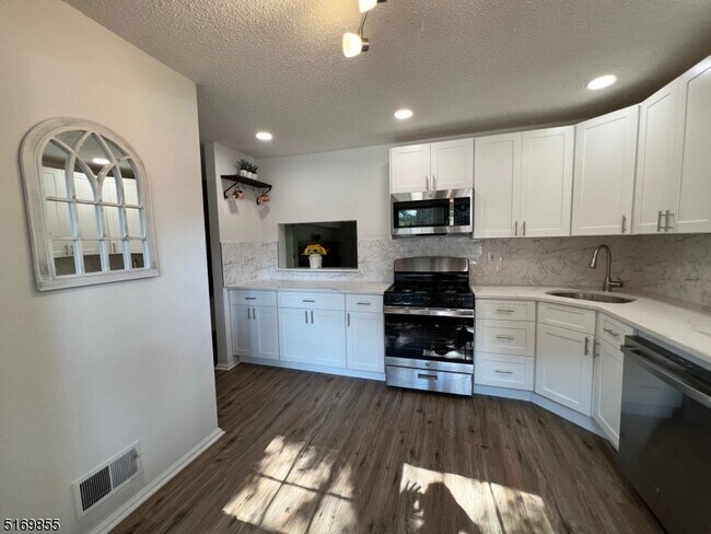 Photo - 67 Woodward Ln