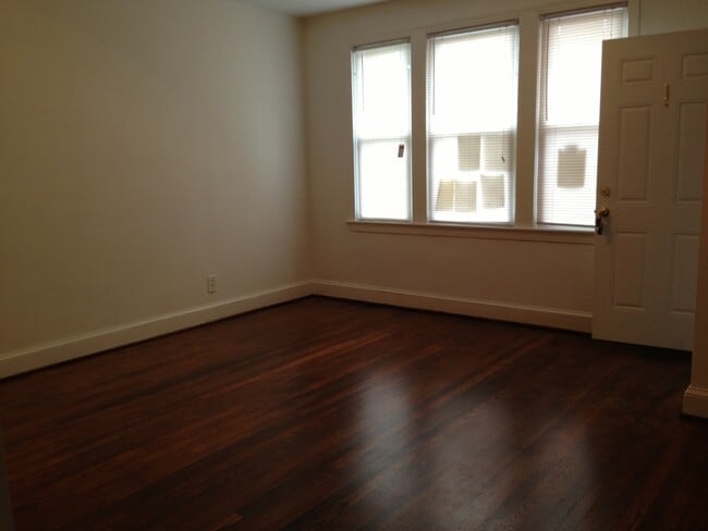 Photo - 4023 9th St NE Unit 4