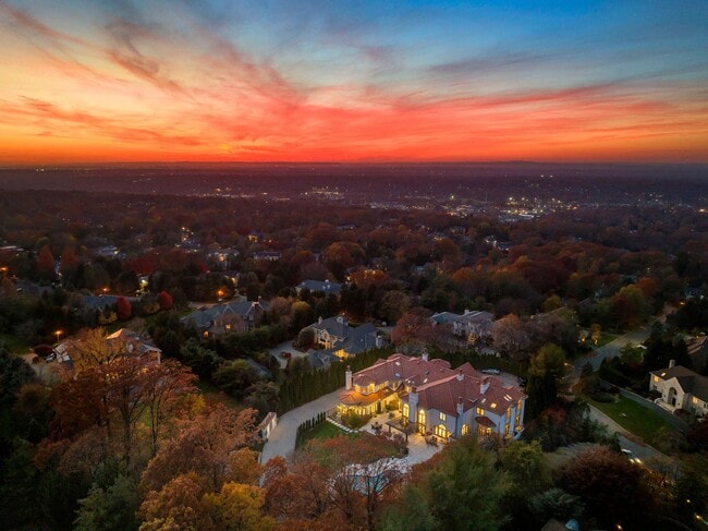 Photo - 142 Hoover Dr