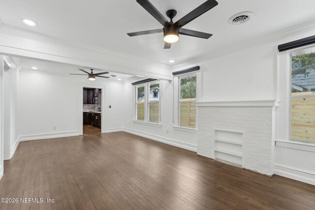 Photo - 836 Lynton St