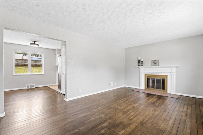 Photo - 110 S Bromfield Rd