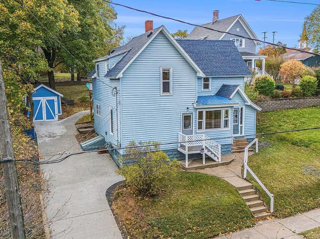 Building Photo - 295 5th St Unit Upper