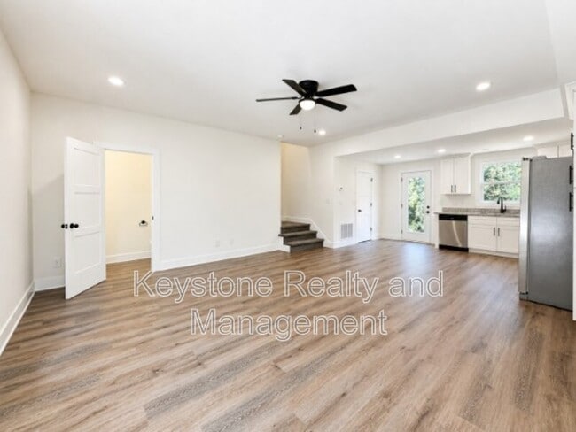 Photo - 925 Ford St